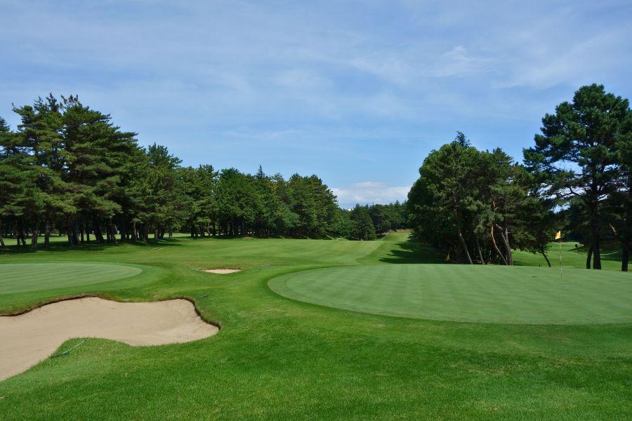 グリーン側から見た西コース4番ホール