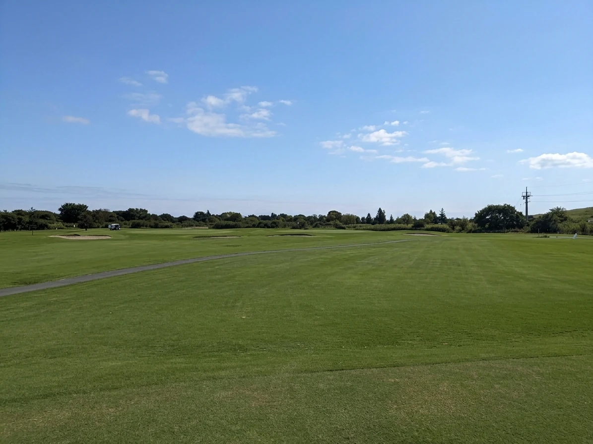 錦ヶ原ゴルフ場 8番ホール ティーからの眺め