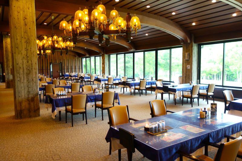 restaurant-oakhills.JPG