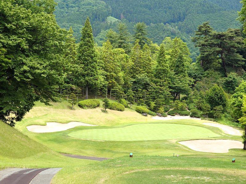 6番の打ち下ろしショートホール