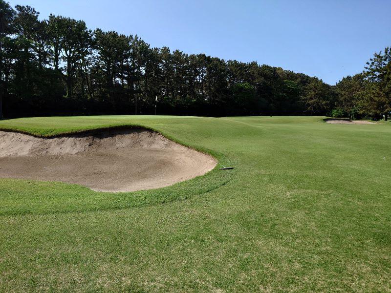 3番ホールグリーンを見るセカンドショット地点