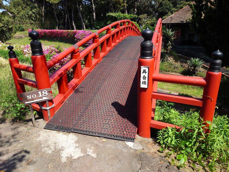 18番ホールへ向かう再会橋