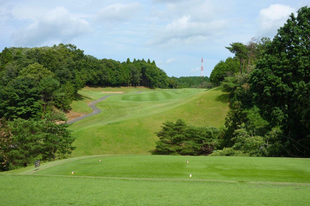 谷越えのミドル5番ホール
