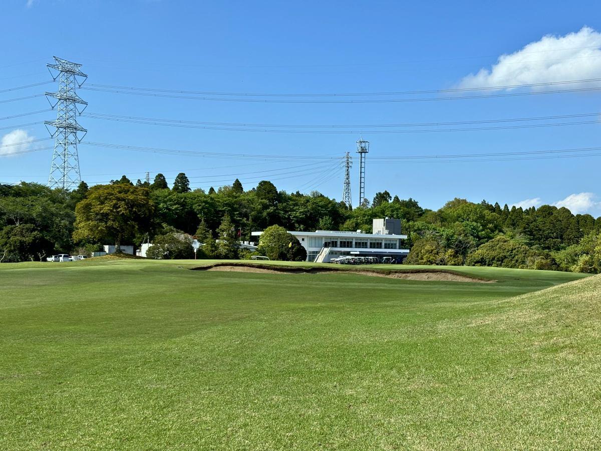 9番ホールのサード地点から望むグリーン