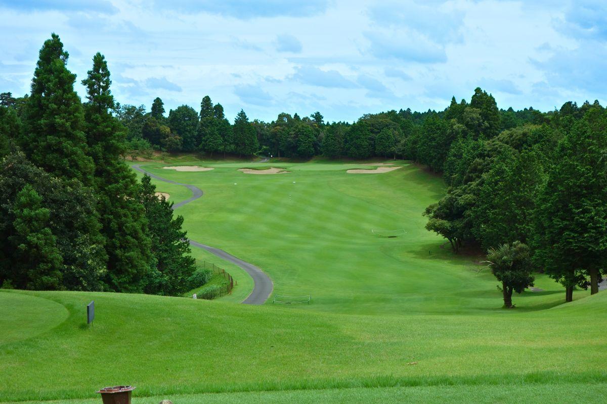短めで広い17番ミドルホール