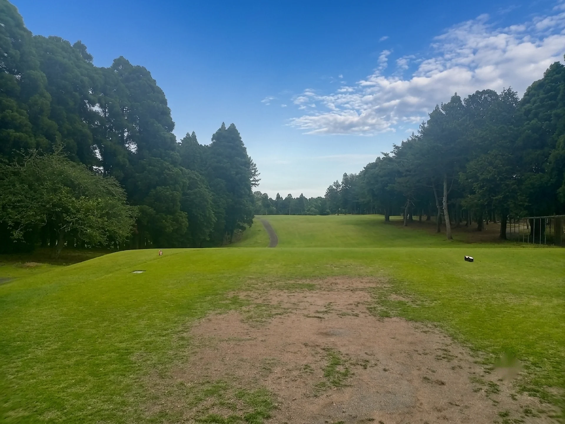 東コース11番ホール（375Y・Par4）ティーショット方向