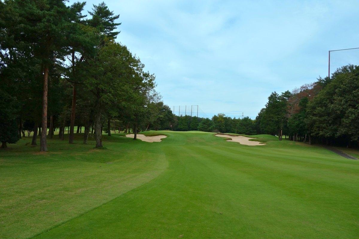 グリーンを望む3番ホール（セカンド地点）