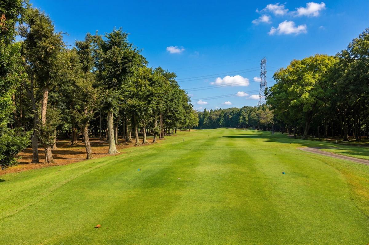 左ドッグレッグの12番ホール