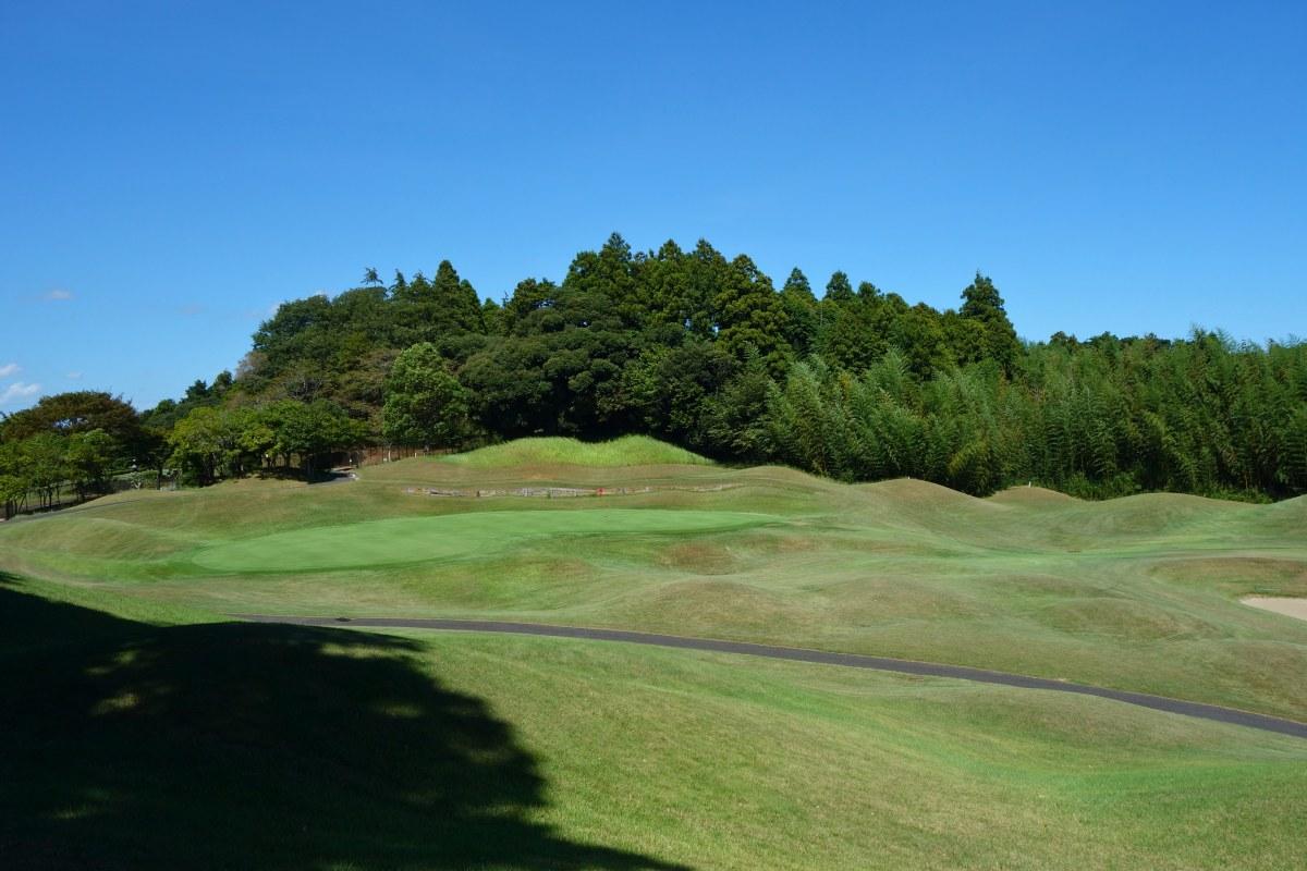 17番ホール 2打目地点からグリーン方向